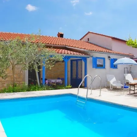 Holiday home Mit Private Swimingpool Rakalj