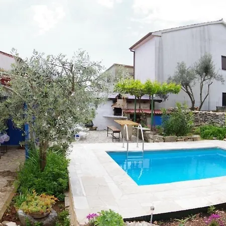 Mit Private Swimingpool Holiday home